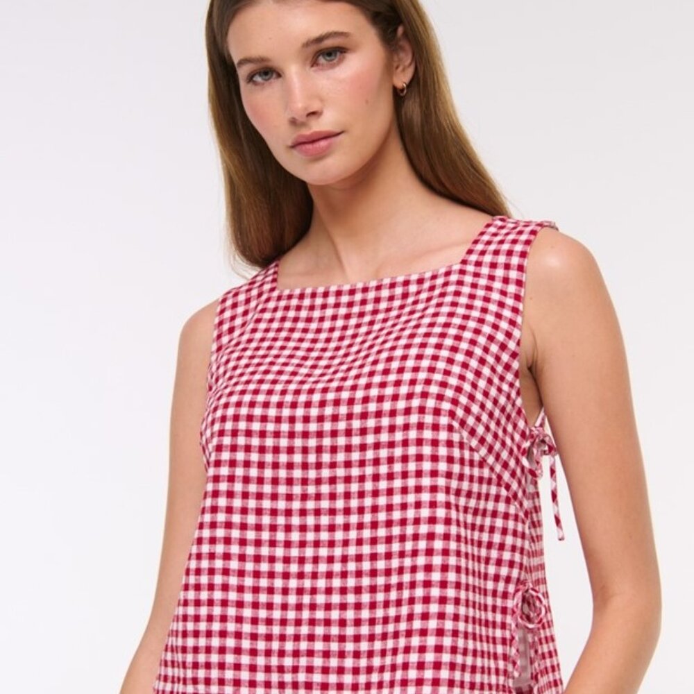 Abercrombie & Fitch Apron Linen-Blend crop top. NWT